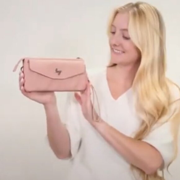 New (without tags) Lug Blitz Matte Luxe VL RFID Wristlet Wallet in Blush - Picture 3 of 9